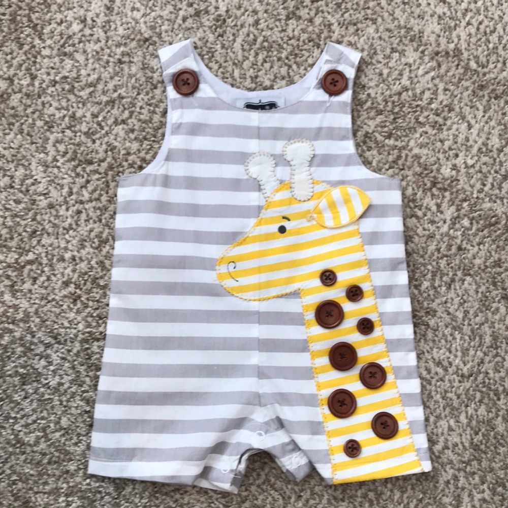 Adorable MUD PIE boys outfit, size 0-6 months
